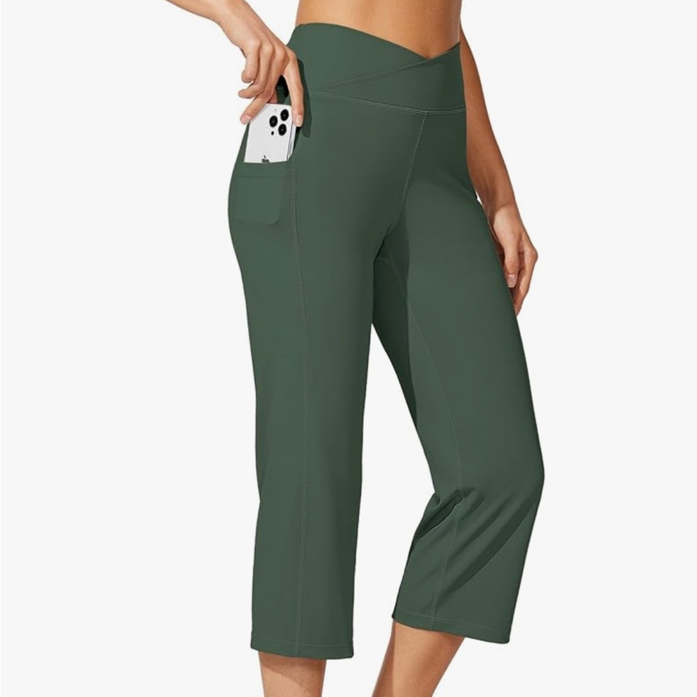 Green High-Waisted Stretch Capris